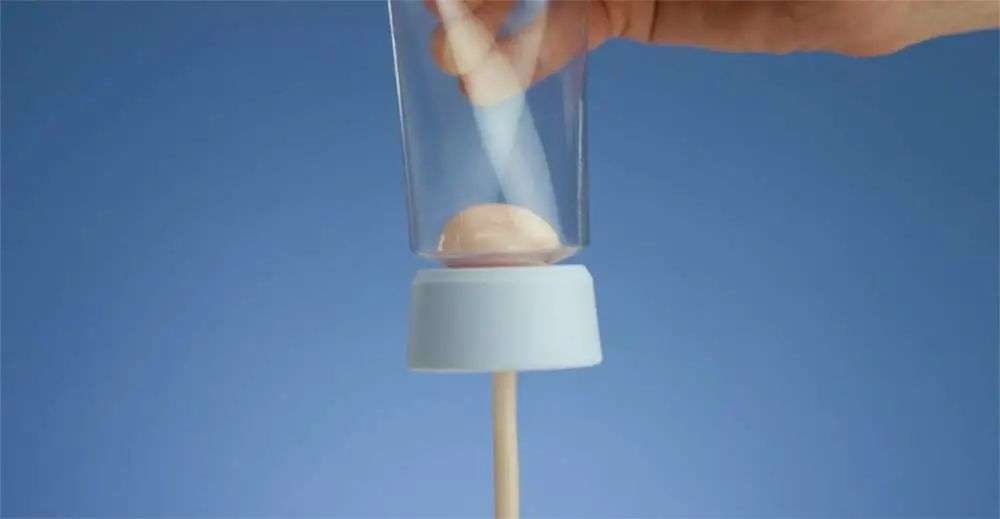 再也不用「擠牙膏」,高露潔換上的「潤(rùn)滑劑」包裝,讓牙膏從此一滴不剩 再也不用「擠牙膏」,高露潔換上的「潤(rùn)滑劑」包裝,讓牙膏從此一滴不剩